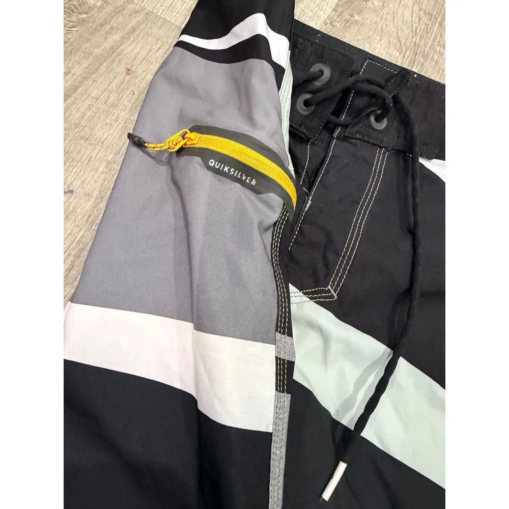 Quiksilver Mens Board Shorts Black Grey Colorblock Swim Trunks Size 33